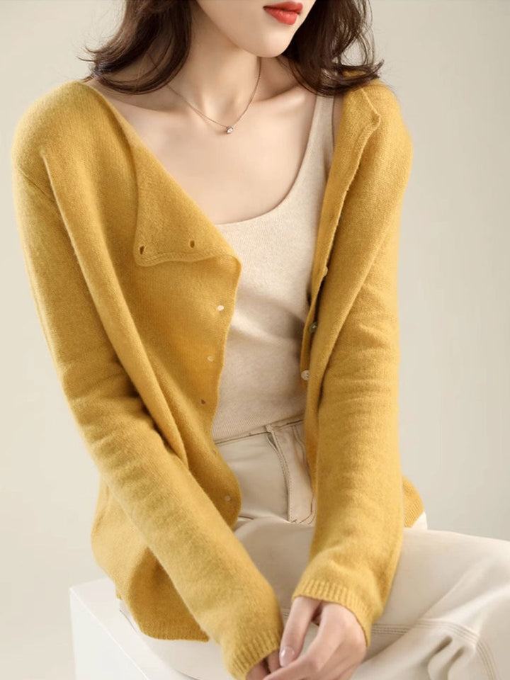 Cozy women's cardigan in a soft knit. Elegant, relaxed fit for effortless all-season layering.