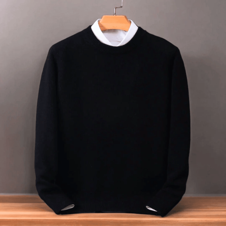 Stylish men's oversized long sleeve sweater, versatile casual wear. Perfect for fall & winter fashion.