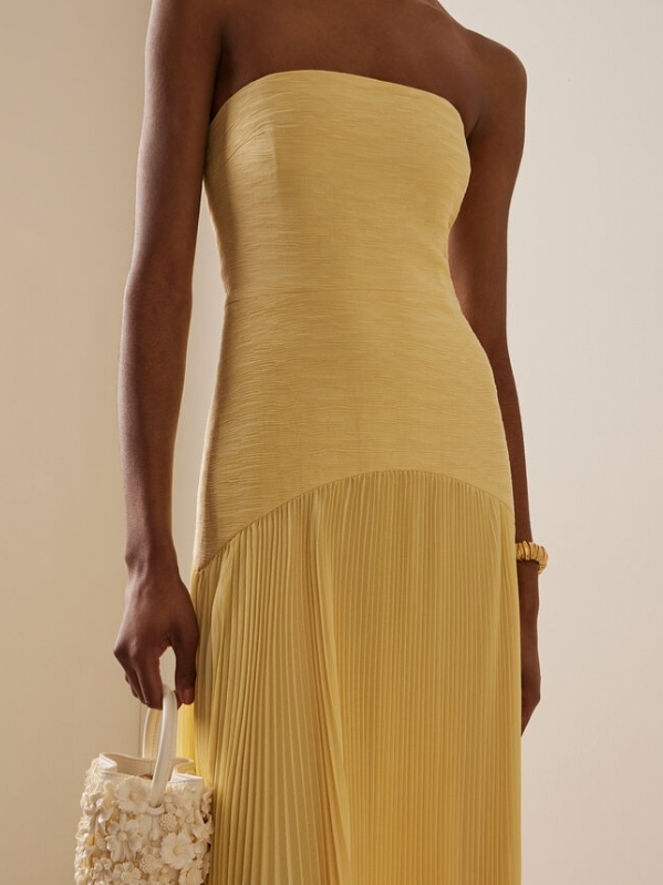 Elegant women's strapless pleated maxi dress, a stylish summer sundress in a flowy design.