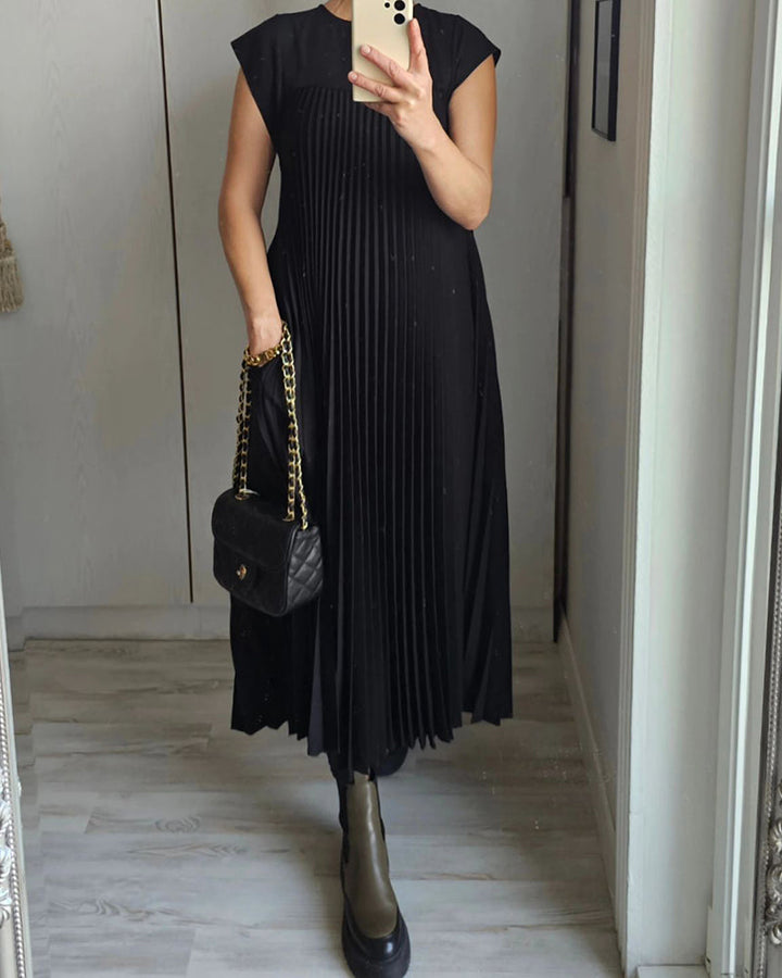 Simple, elegant women's pleated maxi dress, comfortable & versatile for any summer occasion, with flowing design.