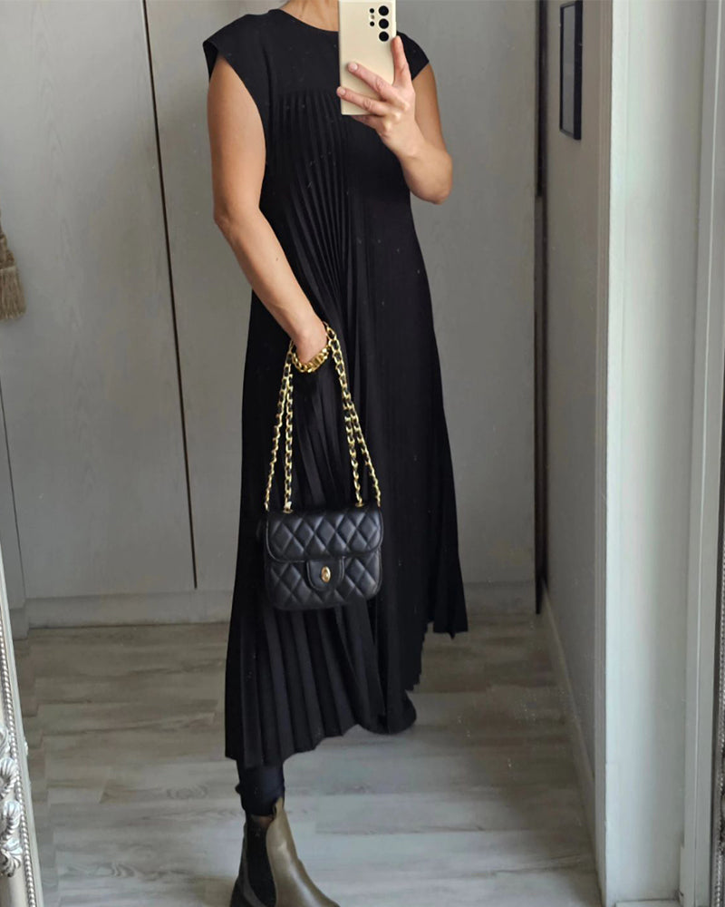 Women's long pleated maxi dress, designed for flowing elegance, versatile style & ultimate summer comfort.