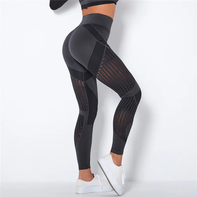 Comfortable women's high-waist seamless leggings. Sculpting activewear ideal for yoga, workouts & athletic style.