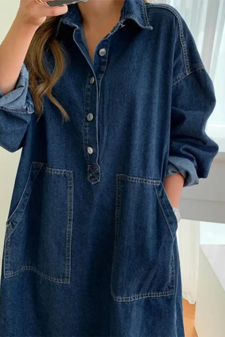 Versatile women's oversized maxi shirt dress, perfect for relaxed comfort, featuring long sleeves & practical pockets.