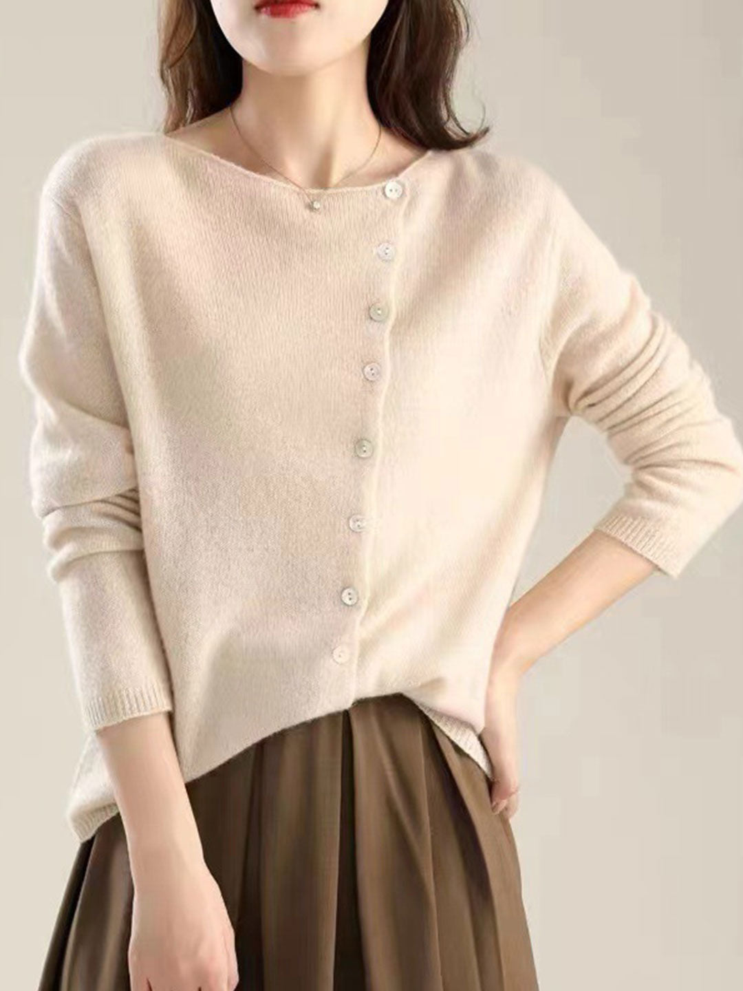 Elegant women's knit cardigan. Cozy, relaxed fit layering piece for stylish and comfortable wear.