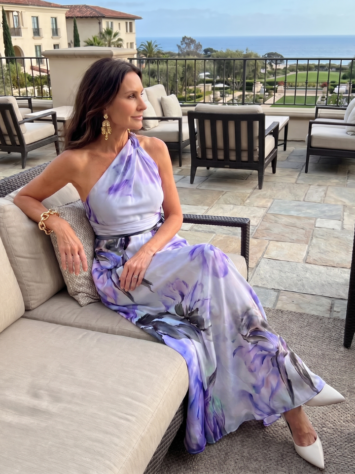 Elegant women's halter maxi dress, a perfect party dress with a beautiful flowing skirt for evening wear.