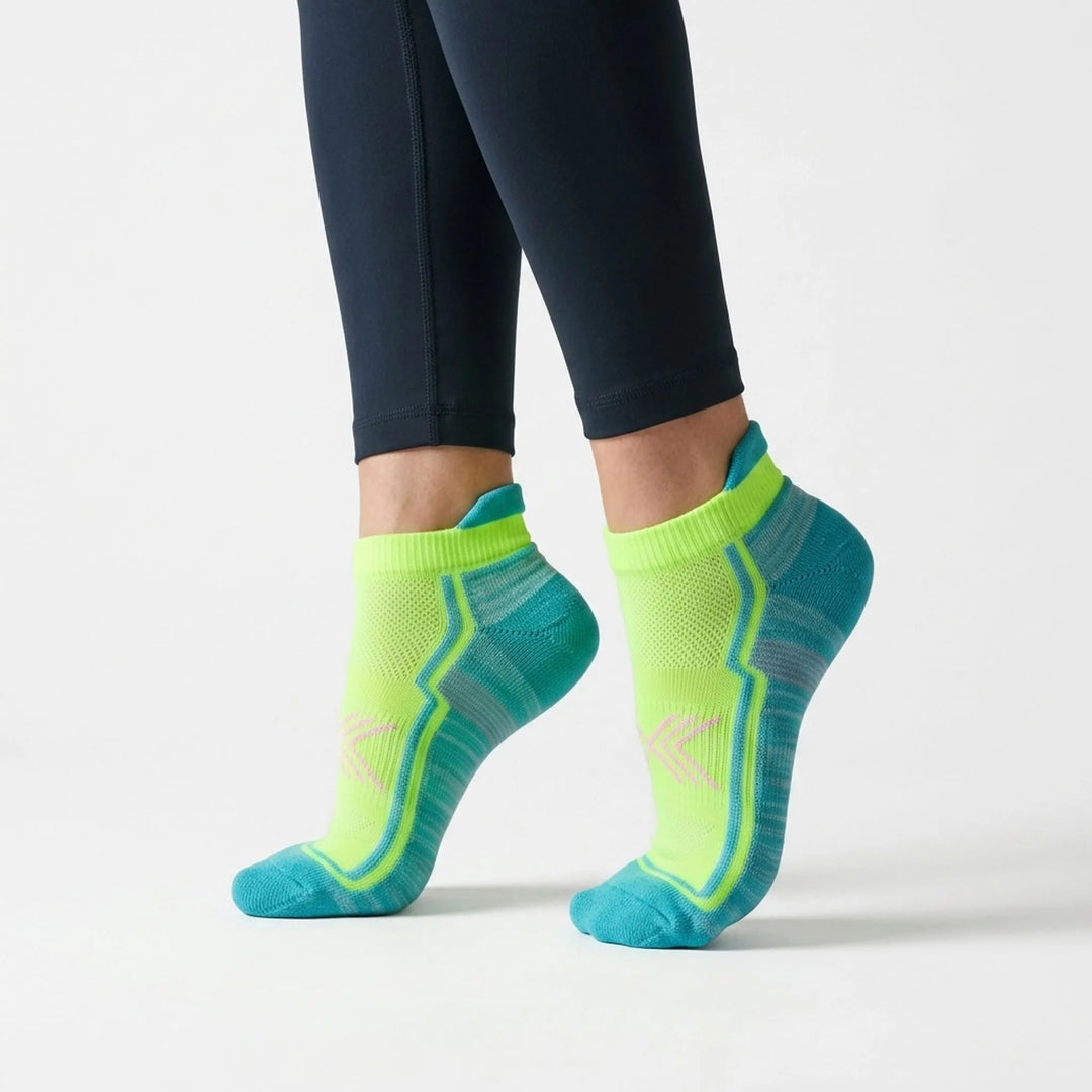 Quick-dry women's running ankle socks. Ideal for sport and active workouts.