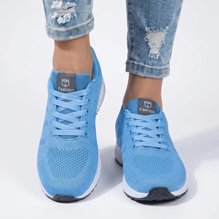 Flexible unisex gym trainers, lightweight and breathable for optimal athletic performance.