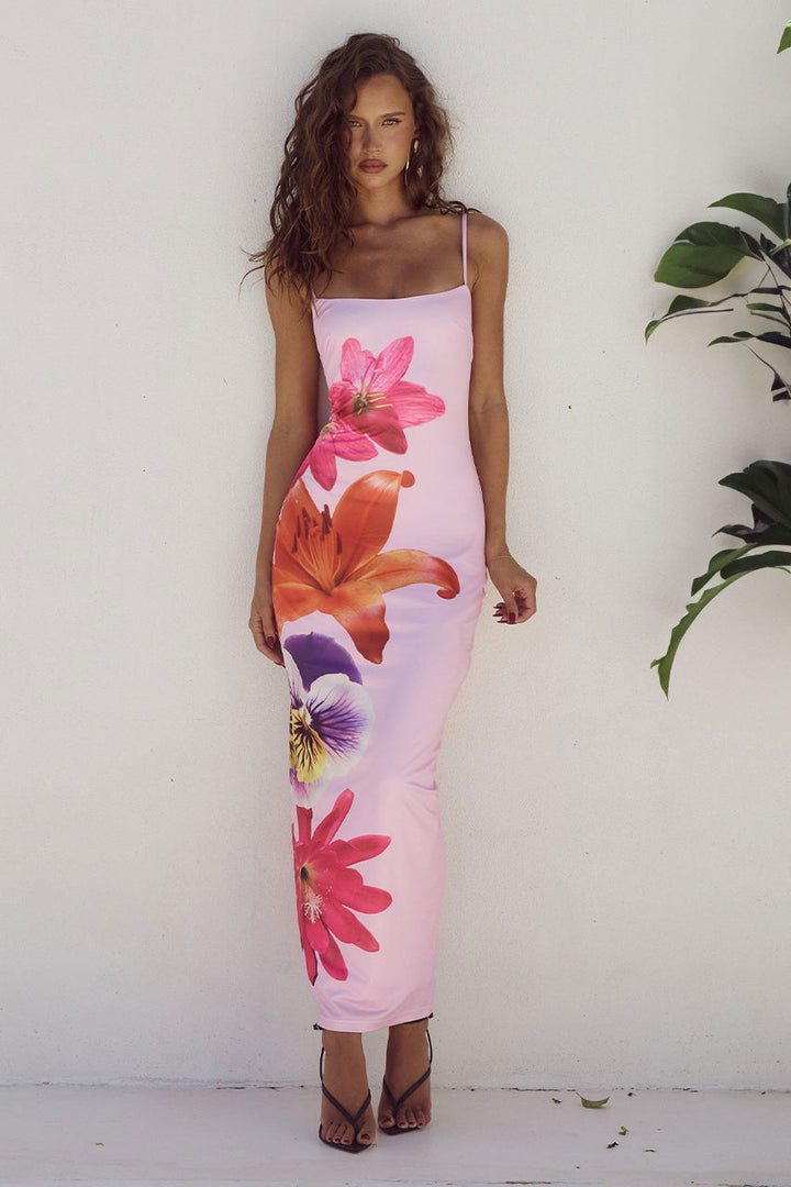 Beautiful floral print women's maxi dress, a versatile and elegant option for any casual or resort occasion.