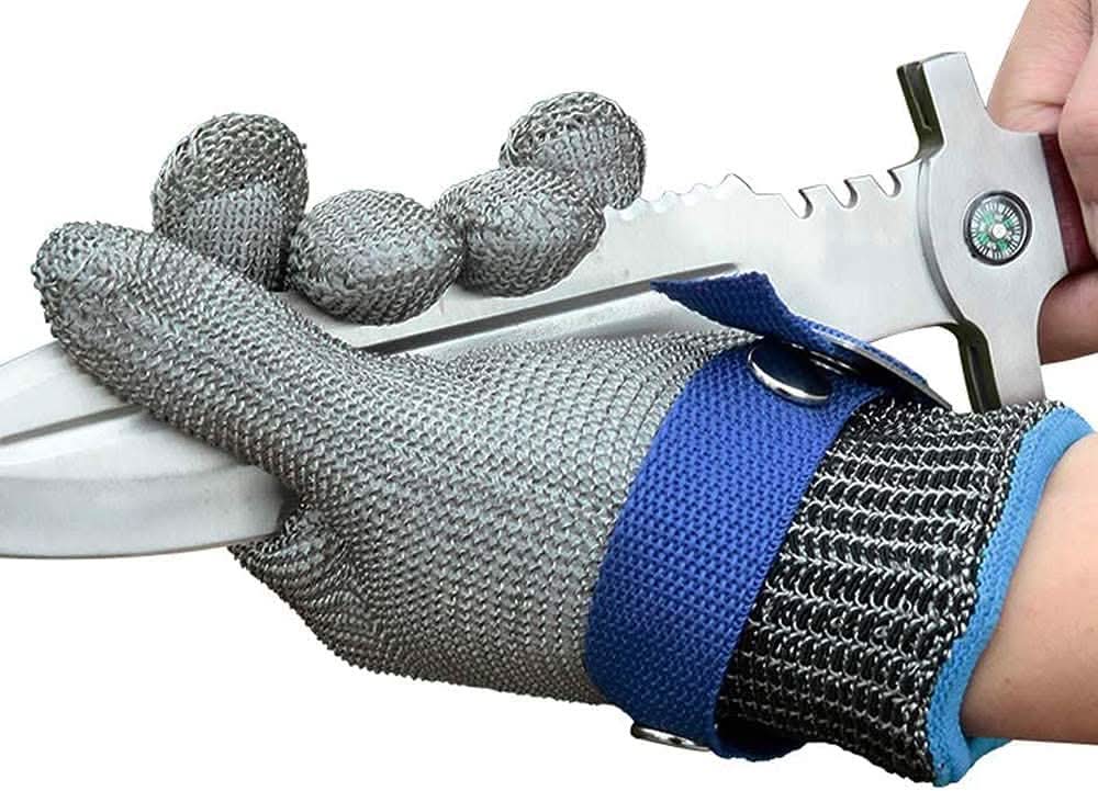 Reliable stainless steel safety gloves, ensuring maximum hand protection during all cutting tasks.