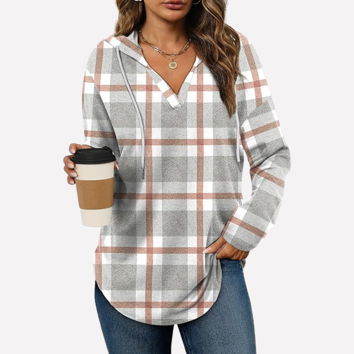 Relaxed fit women's oversized hooded sweatshirt, perfect for casual days and ultimate comfort.