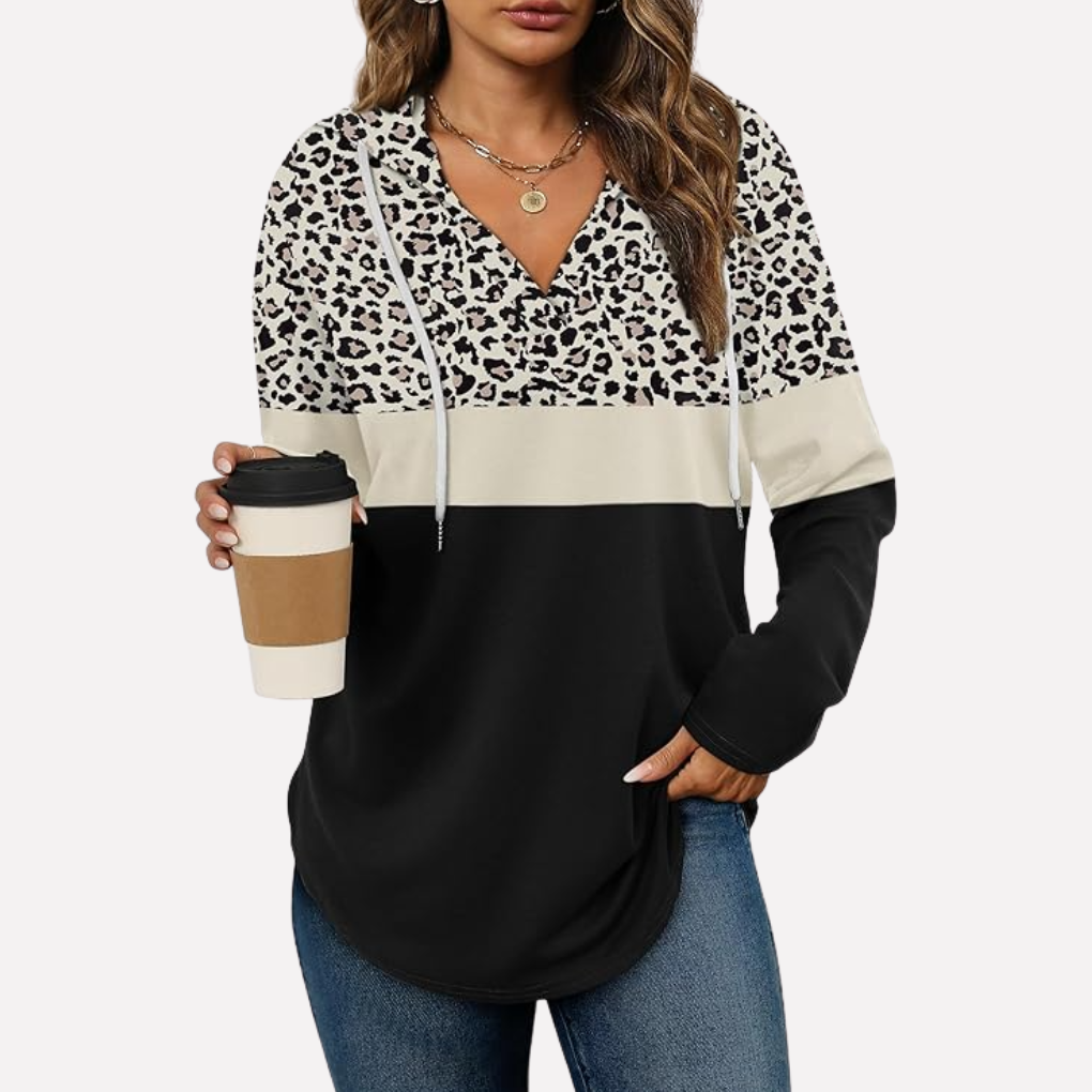 Women's oversized pullover, a cozy and comfortable everyday essential for fall and winter style.
