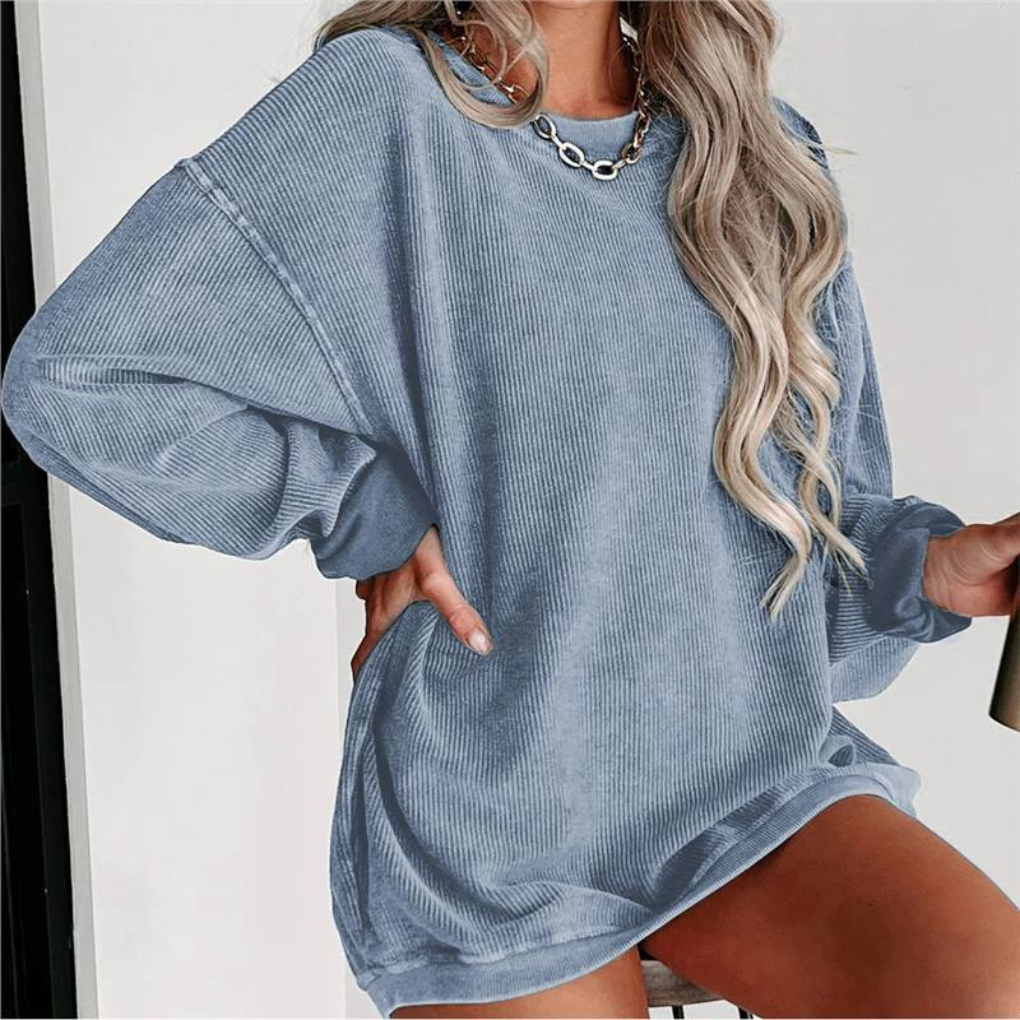 Front view of women's oversized crewneck sweatshirt, showcasing relaxed fit & long sleeves for everyday style.