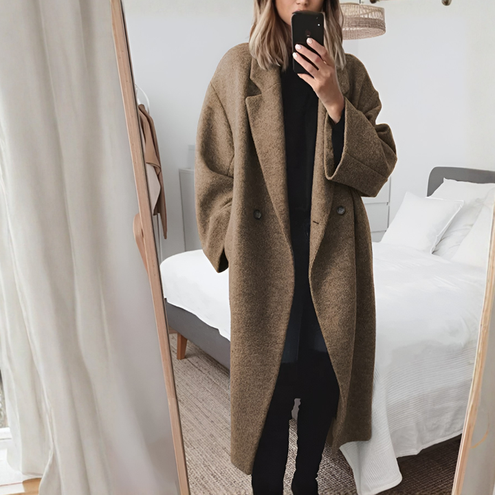 Structured women's winter coat, elegant and warm outerwear for cold weather. Stylish and versatile long coat.