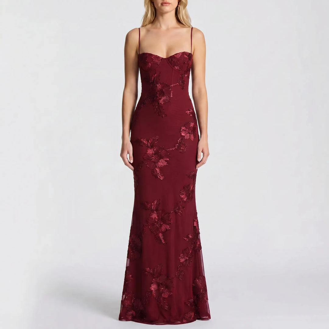 Chic women's evening dress: a fitted maxi with beautiful floral appliqué, perfect for galas & parties.