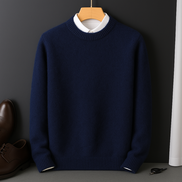 Men's fitted pullover sweater, ultra-soft long-sleeve knitwear for a sleek and comfortable casual look.