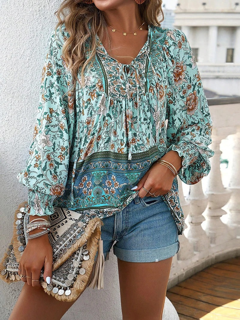 Elegant women's short-sleeve top with delicate floral print & fashionable puff sleeves. Ideal for summer casual.