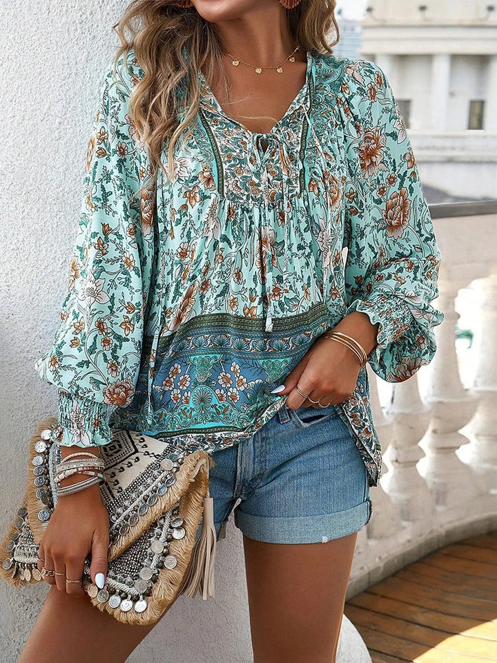 Elegant women's short-sleeve top with delicate floral print & fashionable puff sleeves. Ideal for summer casual.