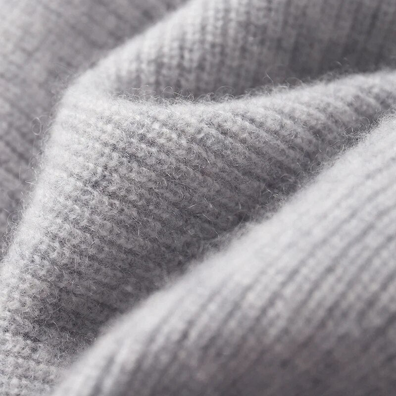 Comfortable men's Valletta sweatshirt, ideal for layering; a versatile and soft everyday essential.