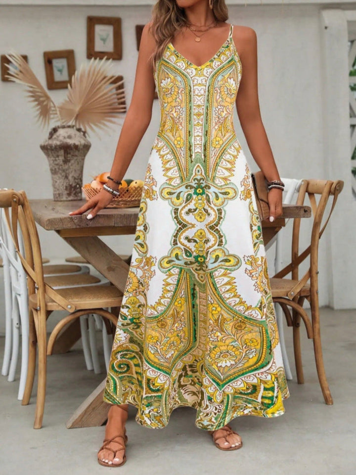 Casual V-neck boho maxi dress for women with beautiful paisley print, perfect for beach days or summer events.
