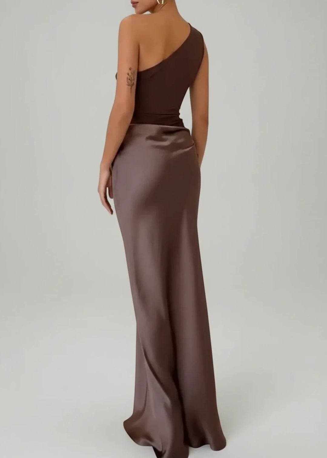 Trendy women's one-shoulder evening gown, a long maxi dress for parties and special occasions.
