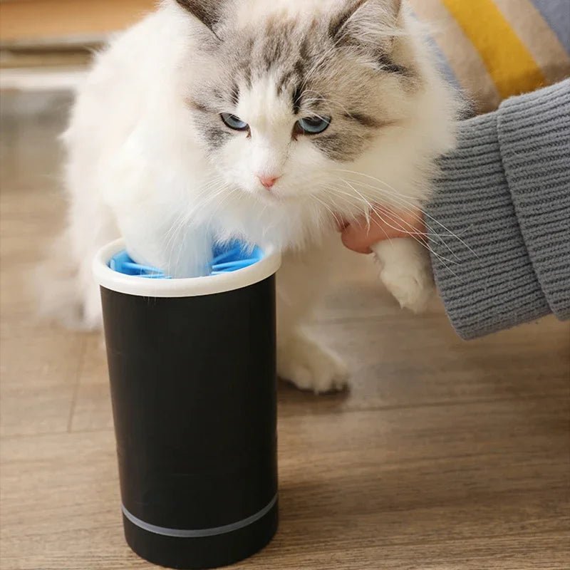 Rechargeable automatic paw washer with soft silicone bristles for thorough pet foot cleaning. Easy & effective.
