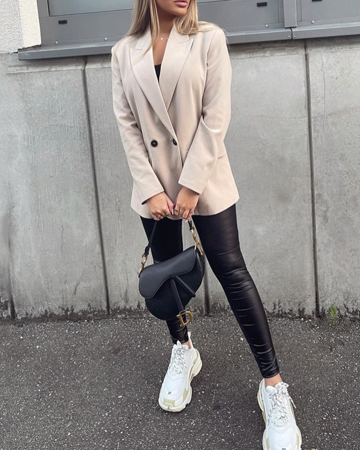 Timeless women's double-breasted blazer, ideal for spring fashion and summer style.