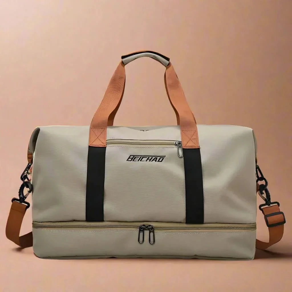 Organized unisex travel duffle bag featuring a separate shoe compartment, perfect for gym or weekend trips.