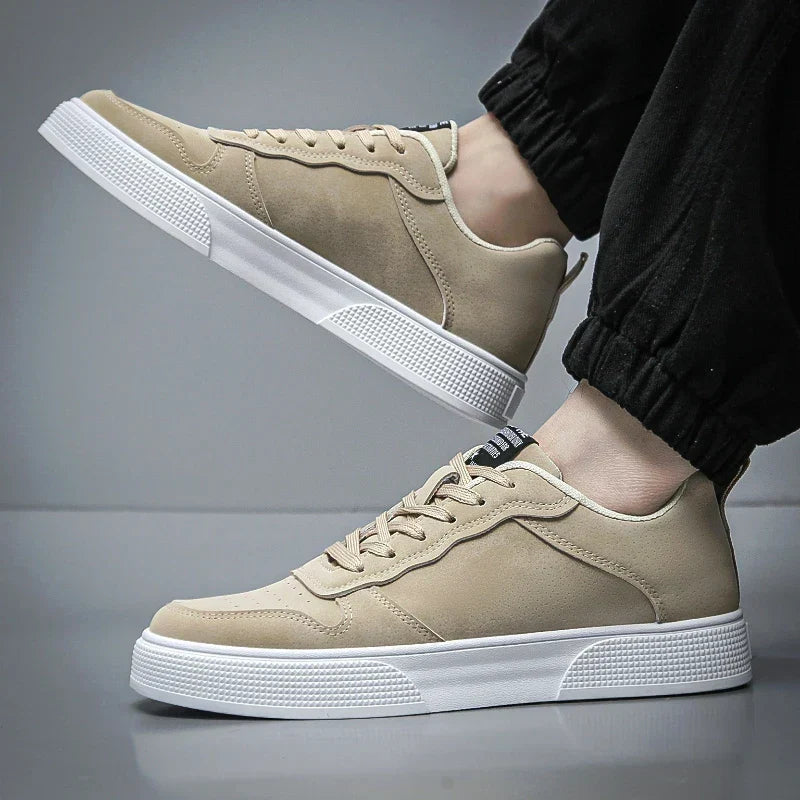 Men's casual court sneakers in black, offering comfort & versatile urban style. Lightweight footwear for everyday.