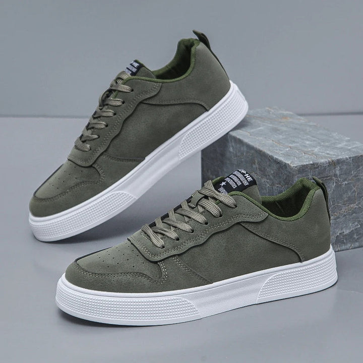 Black men's comfortable court sneakers, perfect for urban style and everyday casual wear. Lightweight & versatile footwear.