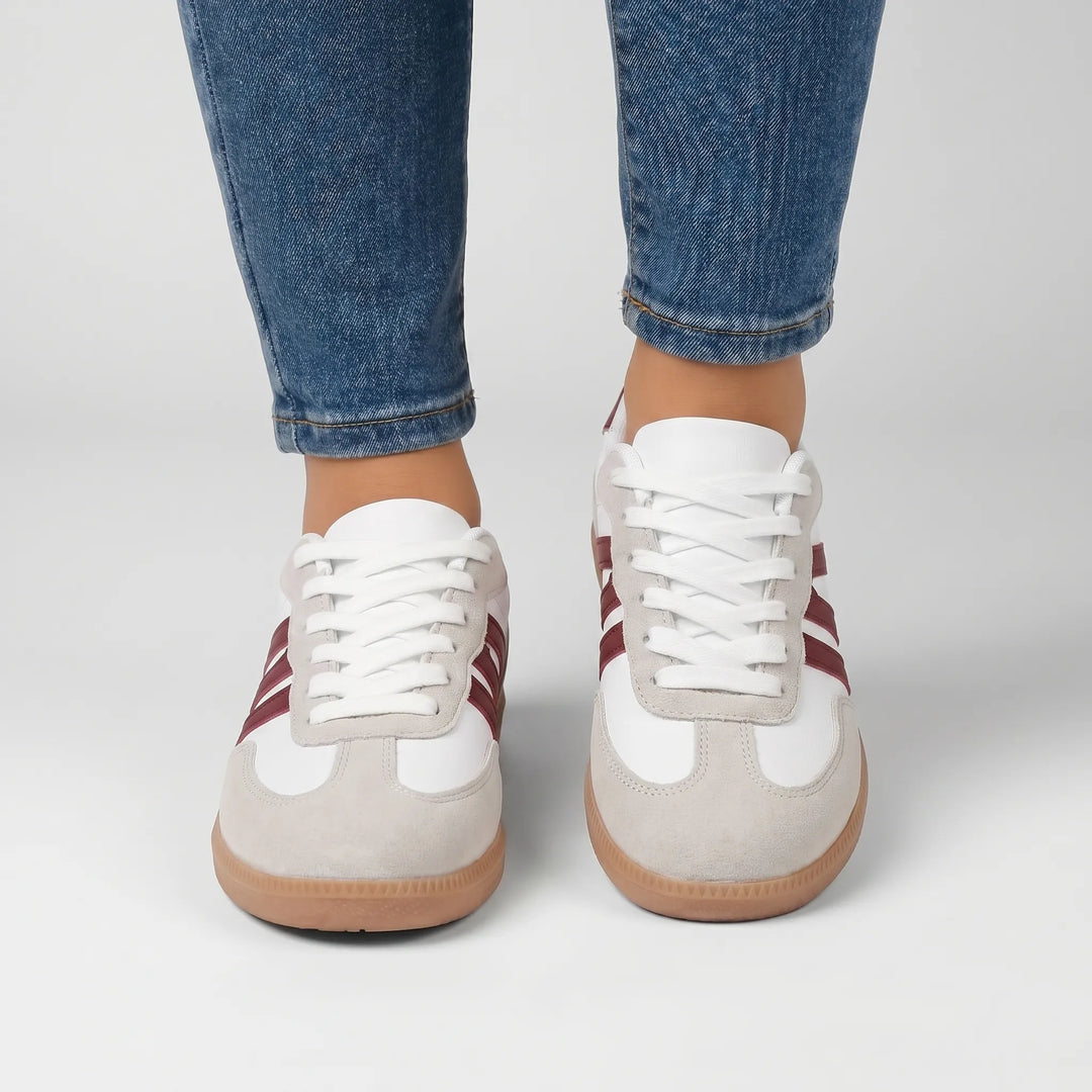 New5 women's retro-stripe lace-up walking shoes, versatile for casual wear and daily activities.