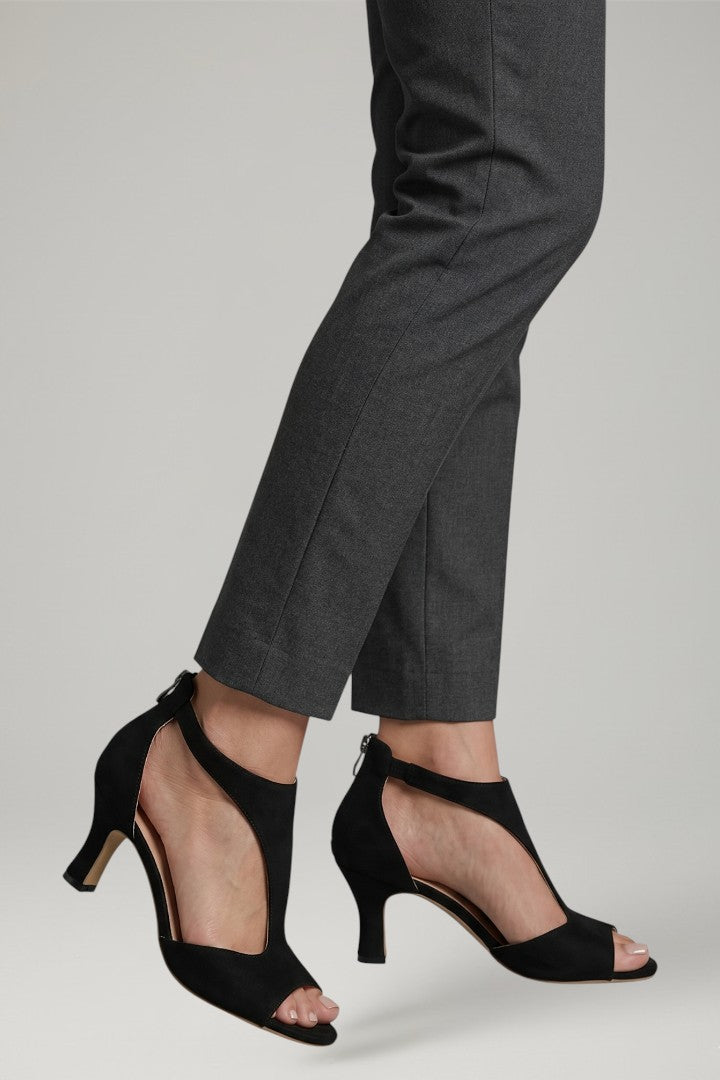 Versatile women's open-toe sandals with block heel and fashionable cutout, great for casual or dressy outfits.