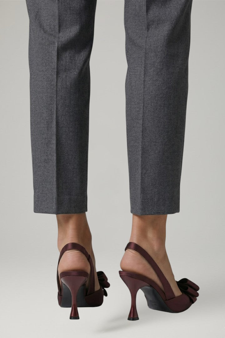 Fashionable women's bow detail high heels with sleek pointed toe for a striking and sophisticated appeal.