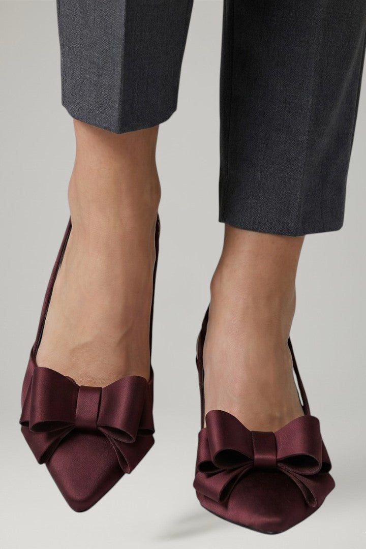 Sophisticated women's stiletto high heels with delicate bow, ideal for elegant party & formal wear.