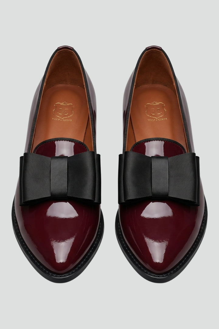 Women's slip-on loafers with flexible sole for all-day comfort. Perfect for everyday style & walking.
