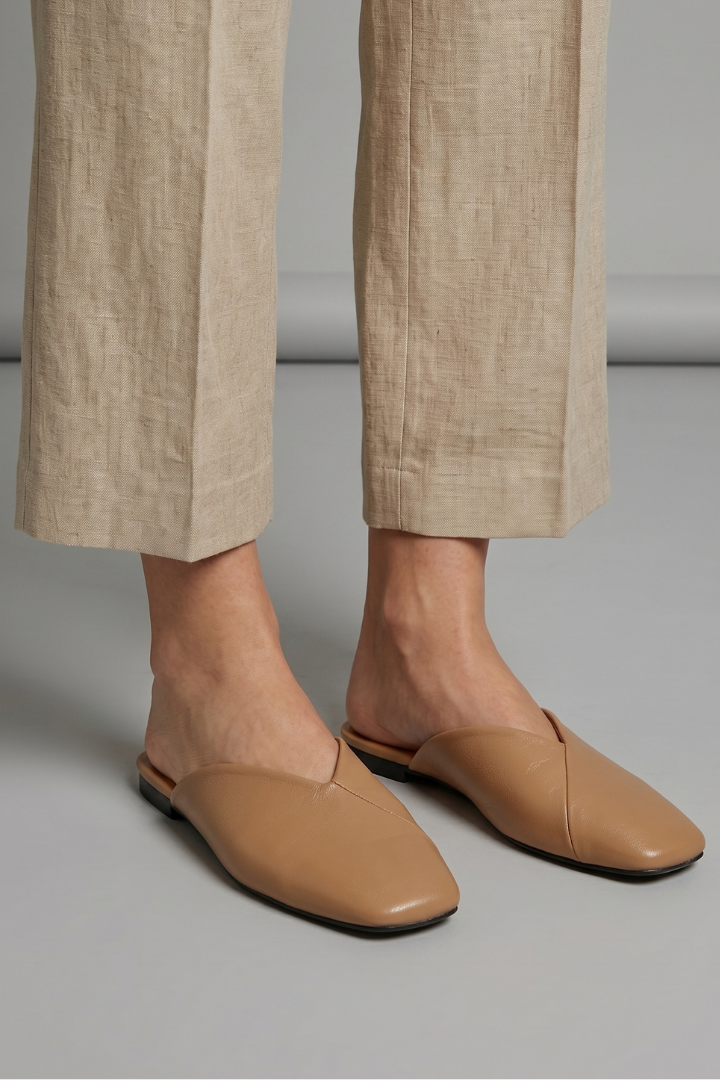 Modern women's slip-on square toe sandals, offering versatile and chic style for any occasion.