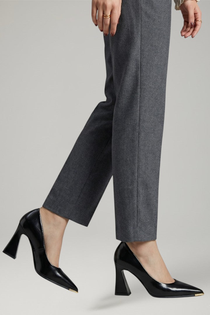 Fashionable women's pointed toe slip-on shoes, offering effortless style and comfort for all occasions.