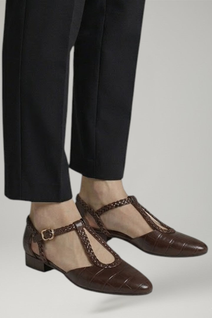 Fashionable women's T-strap buckle footwear, combining a classic design with comfortable all-day elegance.