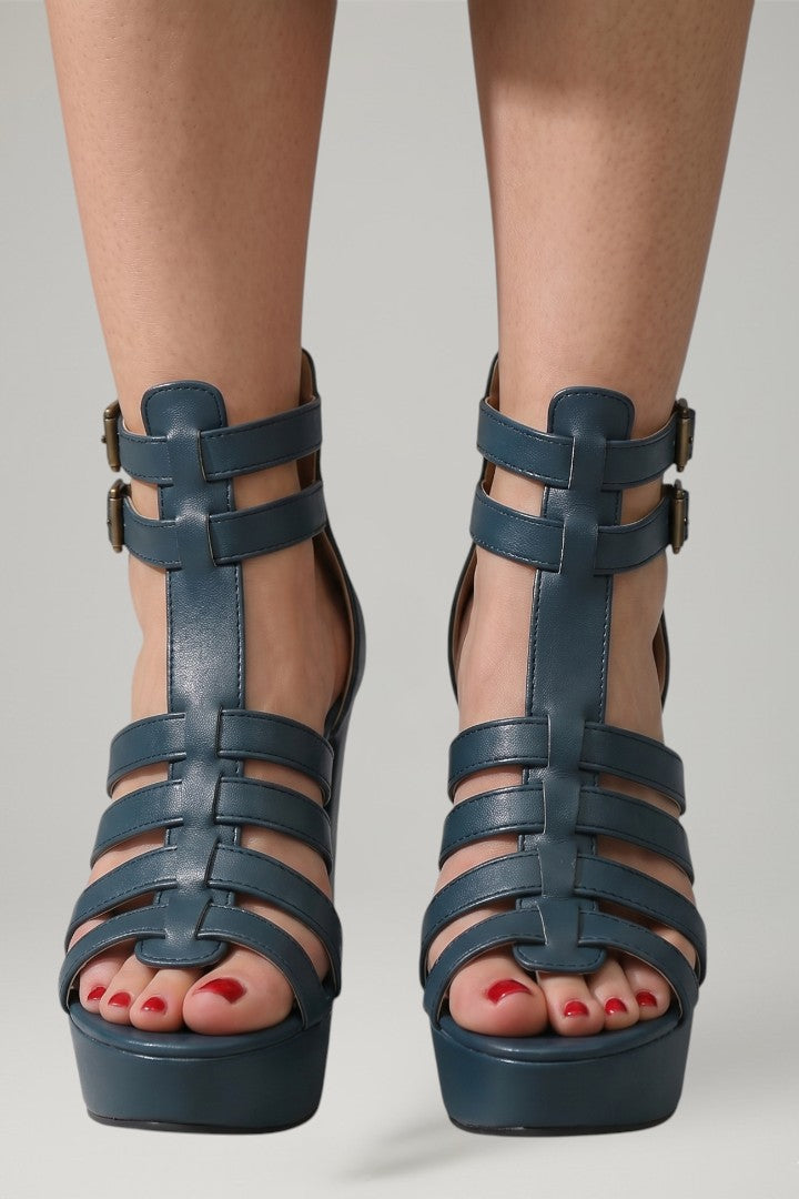Top view of comfortable women's slip-on platform sandals, versatile casual footwear for summer fashion.