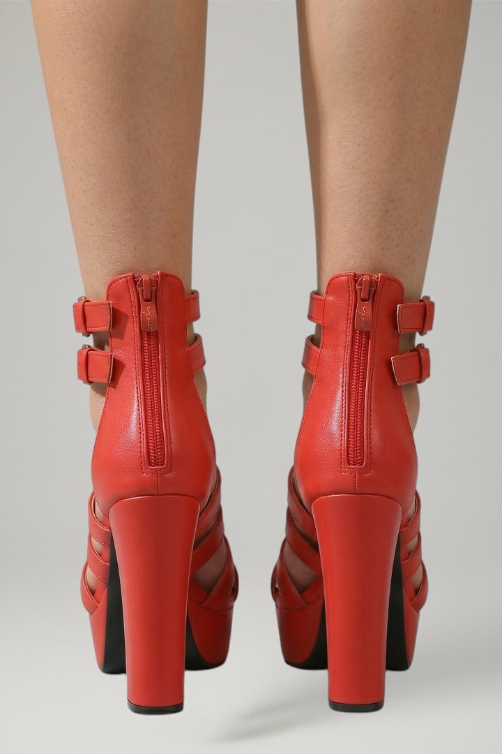 Side view of women's stylish platform sandals, featuring an easy slip-on design for summer comfort.
