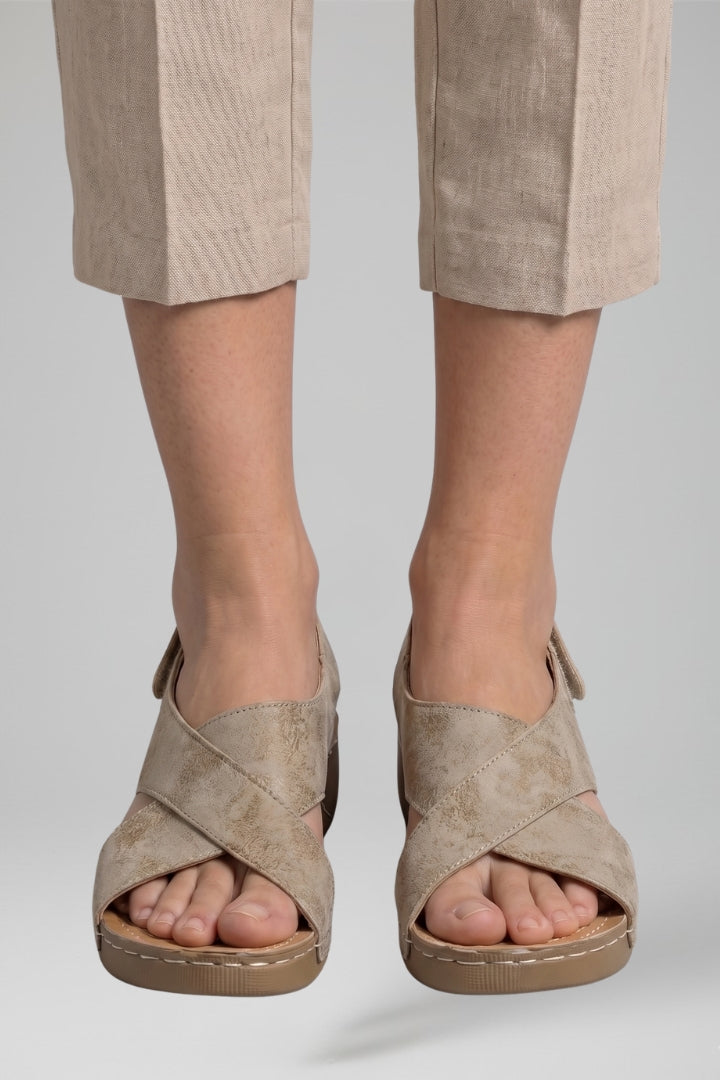 Stylish women's summer platform wedge sandals, featuring an open-toe and comfortable design for fashion footwear.