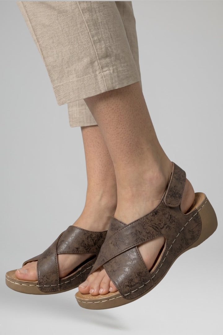 Casual women's open-toe platform wedge sandals, designed for ultimate comfort and everyday chic summer style.