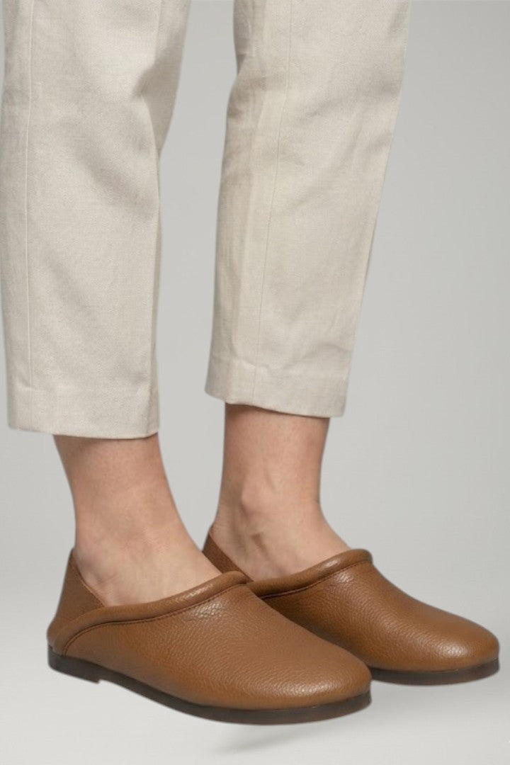 Stylish flat women's sandals, comfortable slip-on design for versatile casual summer outfits.