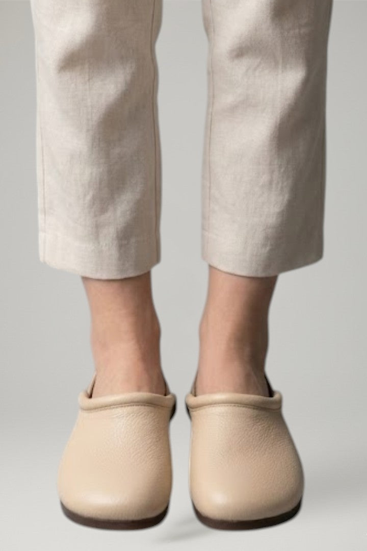 View of comfortable women's flat sandals, showcasing stylish straps and slip-on design for everyday.