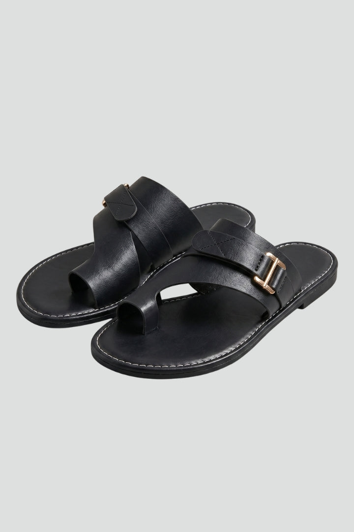 Stylish women's toe loop sandals with adjustable buckle strap, perfect for comfortable summer wear and everyday fashion.