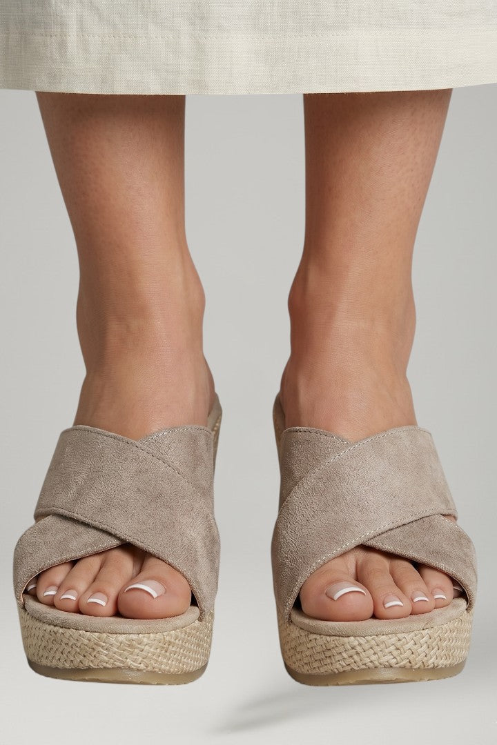 Comfortable women's wedge footwear, available in black and beige, perfect for casual summer wear.