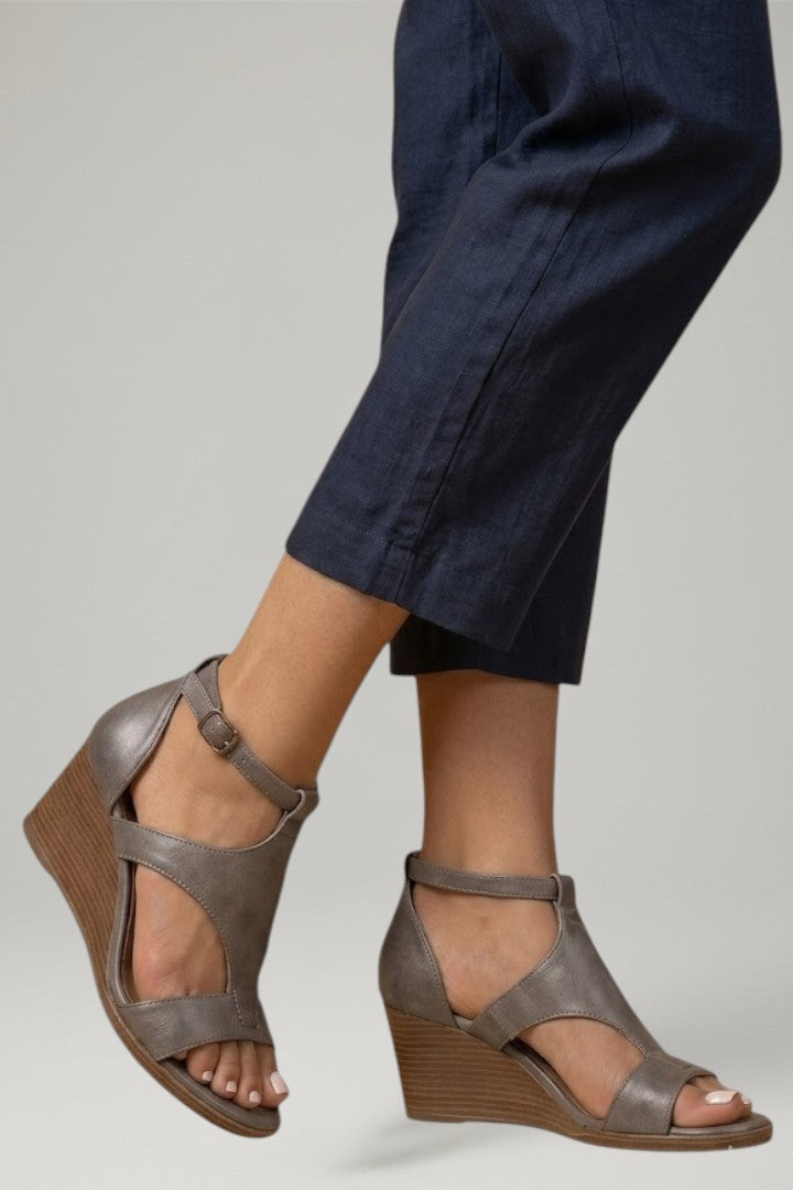 Slip-on women's wedge sandals, T-strap design & cushioned comfort for versatile summer fashion.