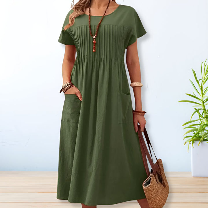 Versatile women's midi day dress. Comfortable relaxed fit, short sleeves, ideal for casual summer and everyday styling.