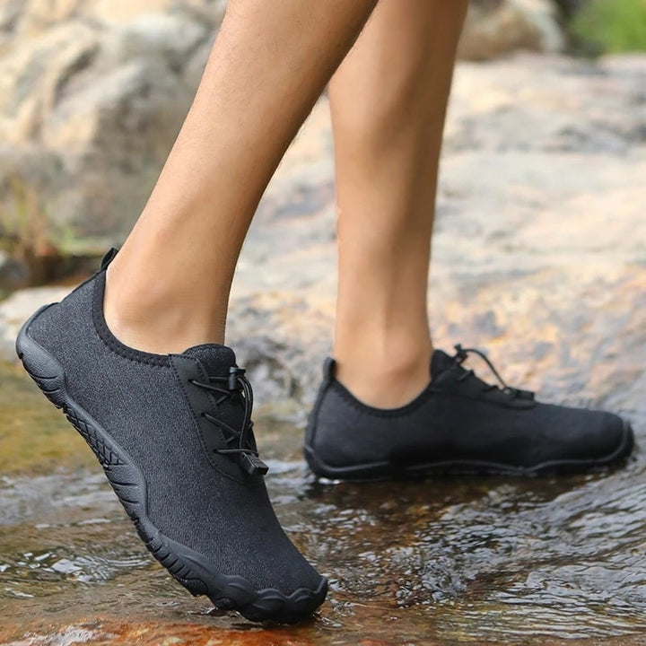Barefoot sports shoes, flexible & breathable, perfect for training & outdoor activities.