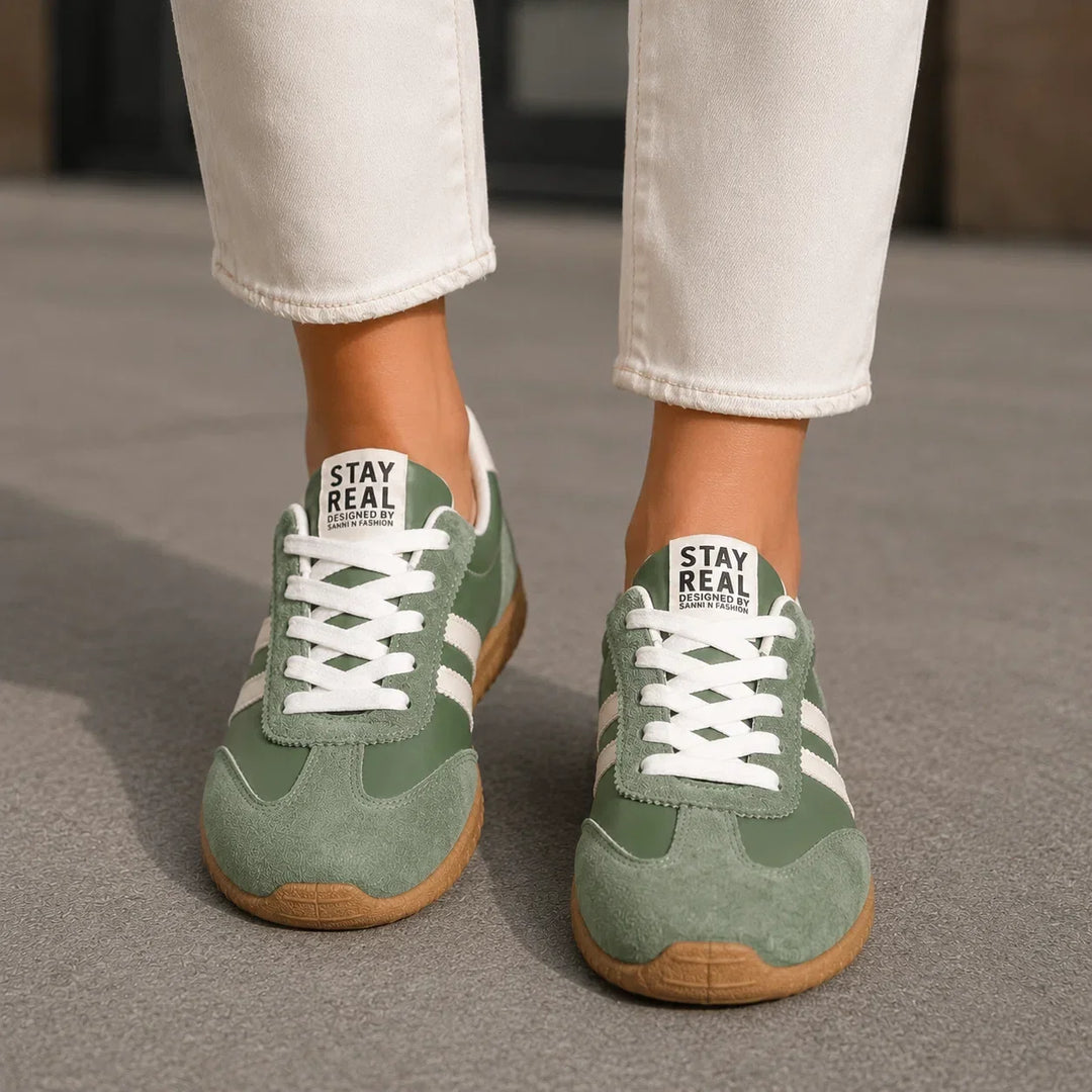 Women's walking trainers: wide fit, orthopedic design & arch support for ultimate comfort & foot pain relief.