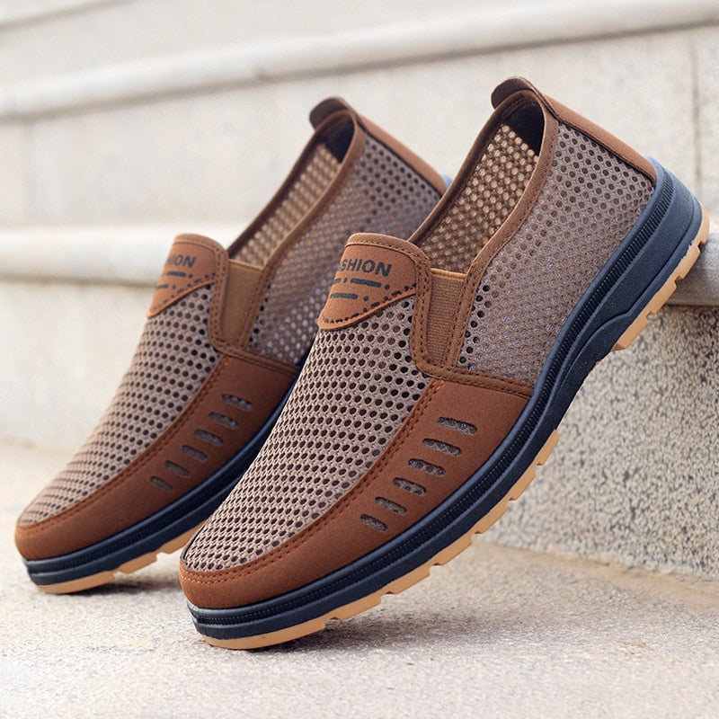 Men's lightweight comfort sneakers with breathable mesh, ideal for everyday walking.